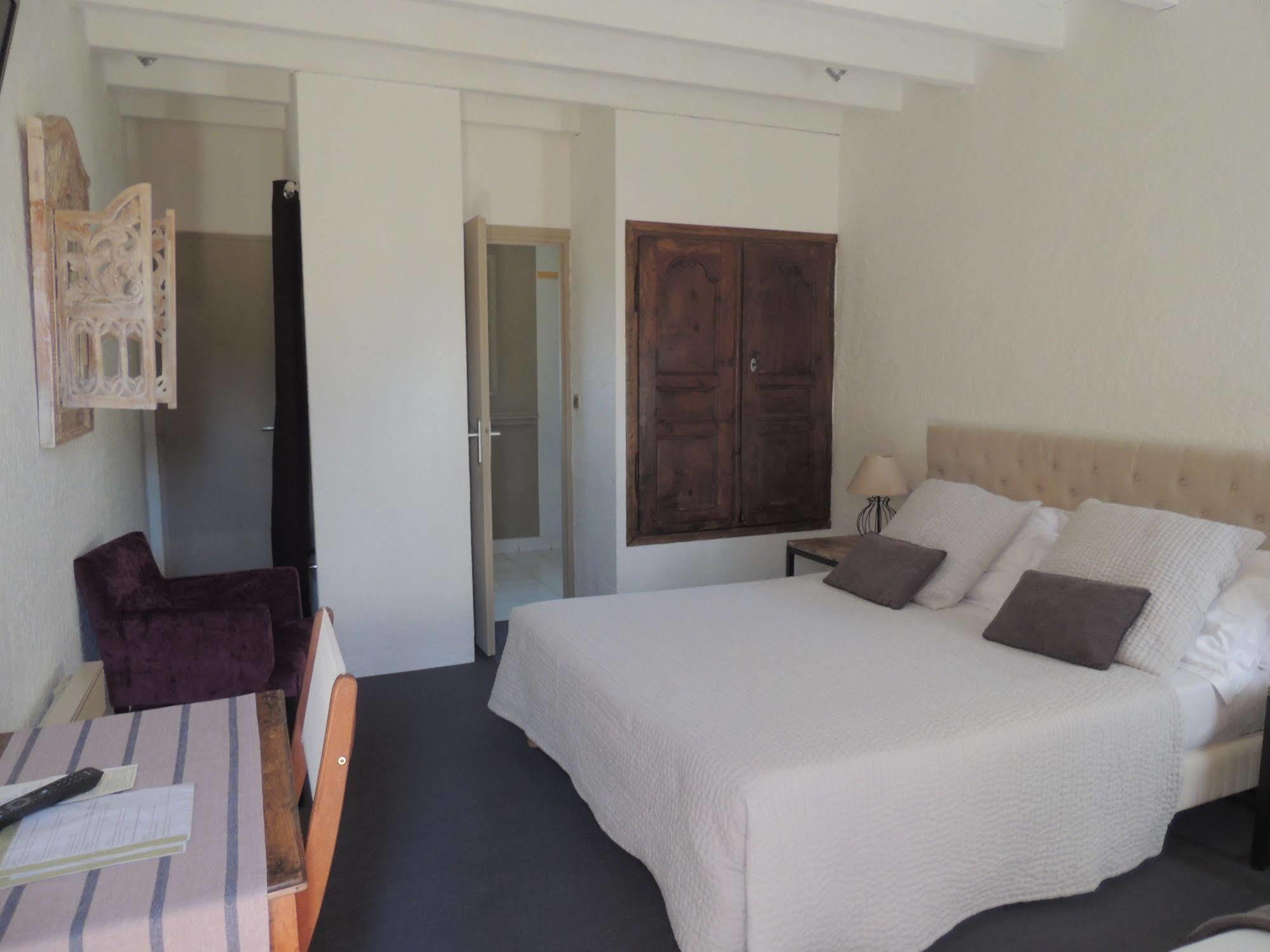 Hotel Le Mas De Castel - Piscine Chauffee Сарла-ла-Канеда Екстериор снимка