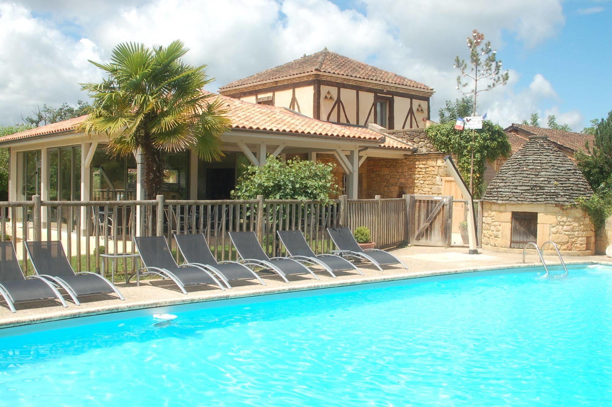Hotel Le Mas De Castel - Piscine Chauffee Сарла-ла-Канеда Екстериор снимка