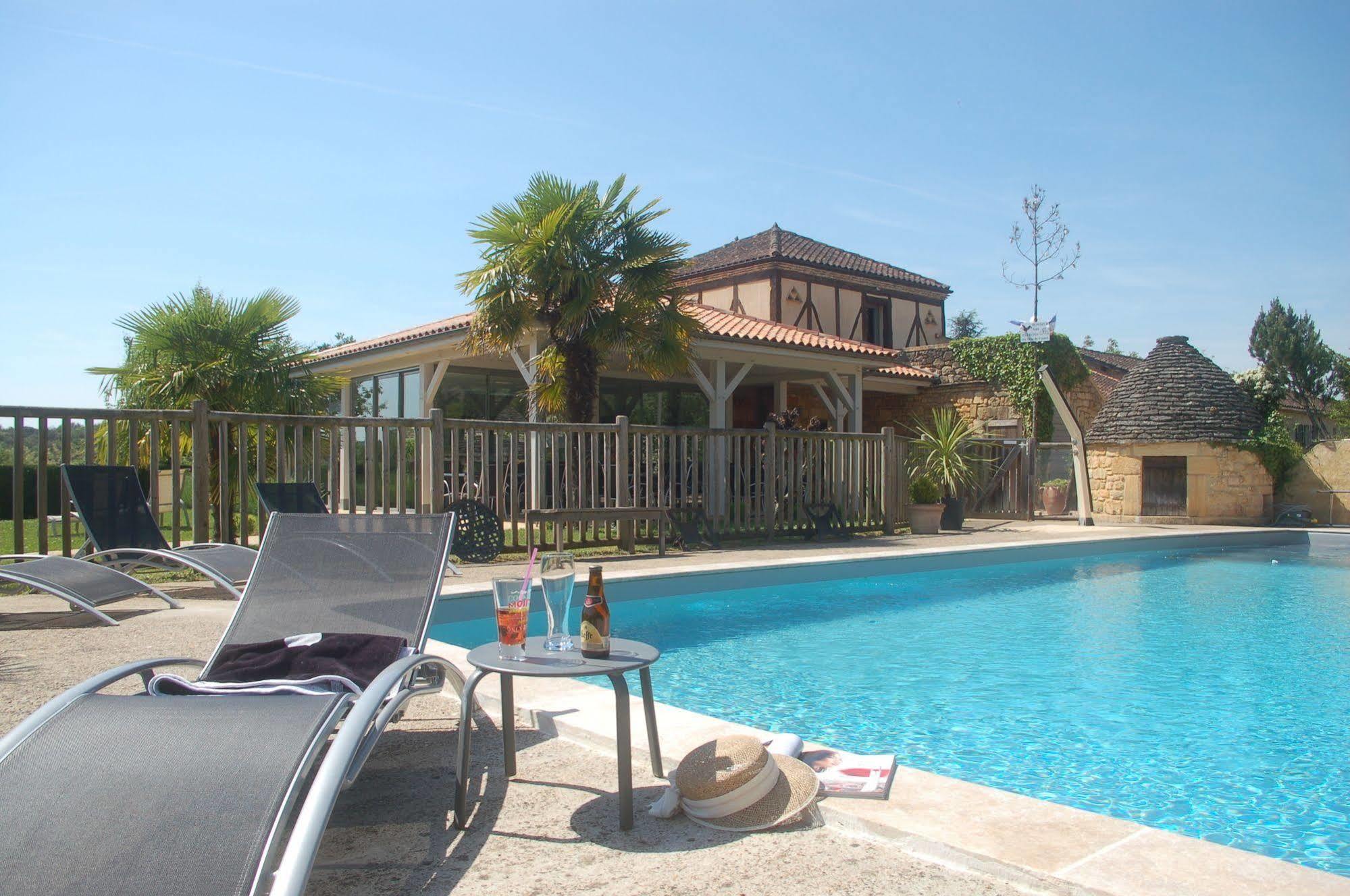 Hotel Le Mas De Castel - Piscine Chauffee Сарла-ла-Канеда Екстериор снимка